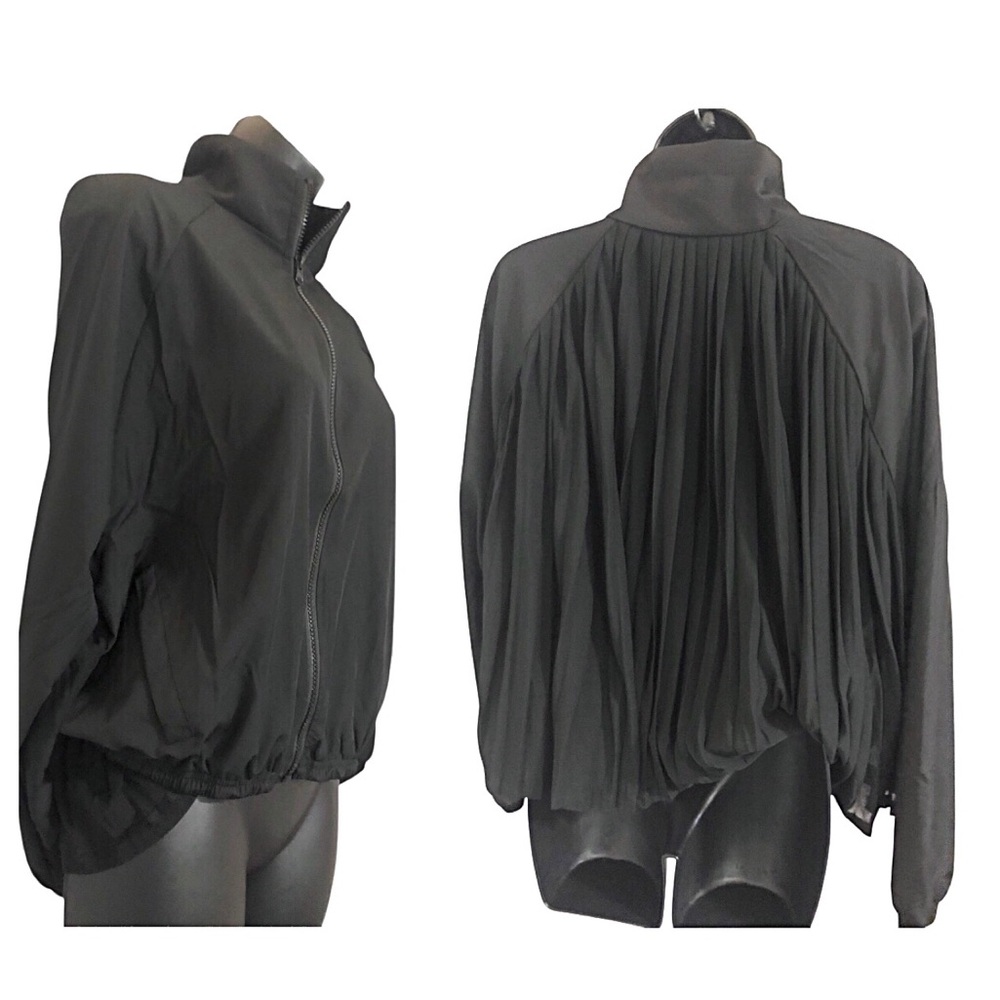 Black windbreaker style jacket with sheer accordian pleat back size small new